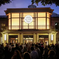 Façade entrée Theatre Rond Point